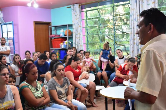 Valmir Sete apresenta Cuidadores do Bairro em escolas municipais